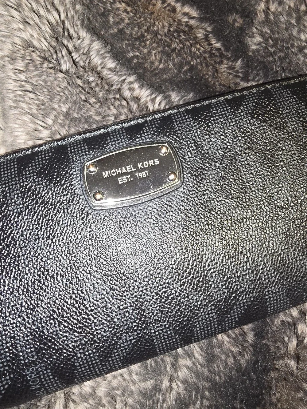 Michael Kors Large Zip Wallet Mk